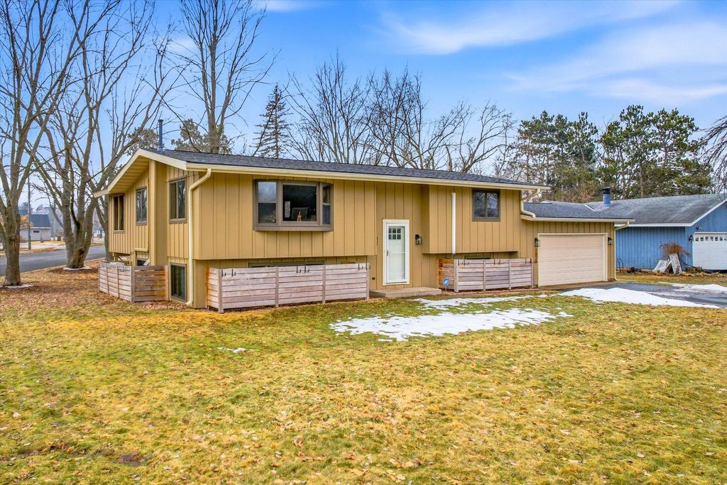 Photo of 1026 Monroe Street N, Hudson, WI 54016 (MLS # 7029993)