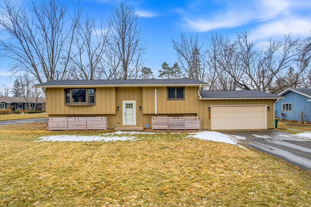 Photo of 1026 Monroe Street N, Hudson, WI 54016 (MLS # 7029993)