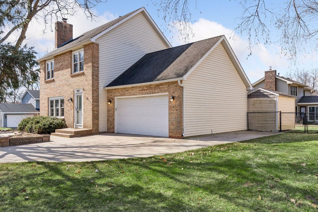 Photo of 4015 Cottonwood Lane N, Plymouth, MN 55441 (MLS # 6671528)