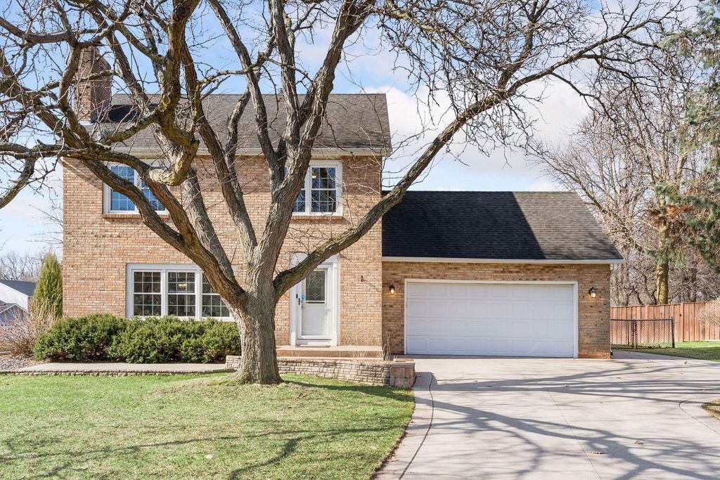 Photo of 4015 Cottonwood Lane N, Plymouth, MN 55441 (MLS # 6671528)