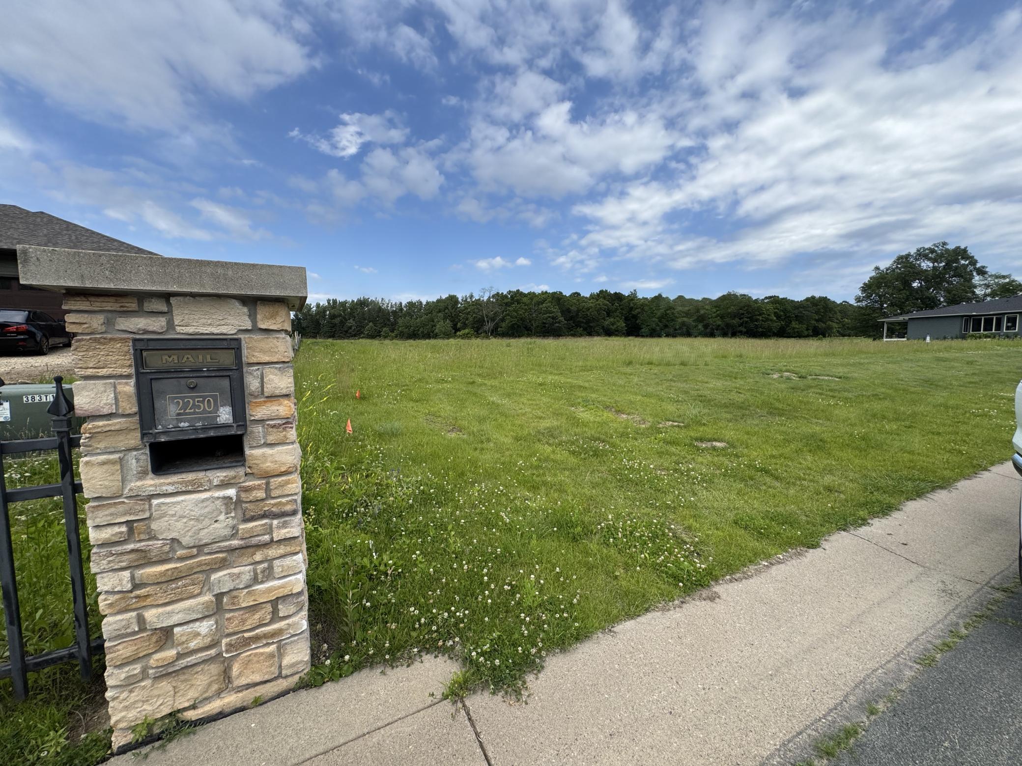 2250 mail box.jpg