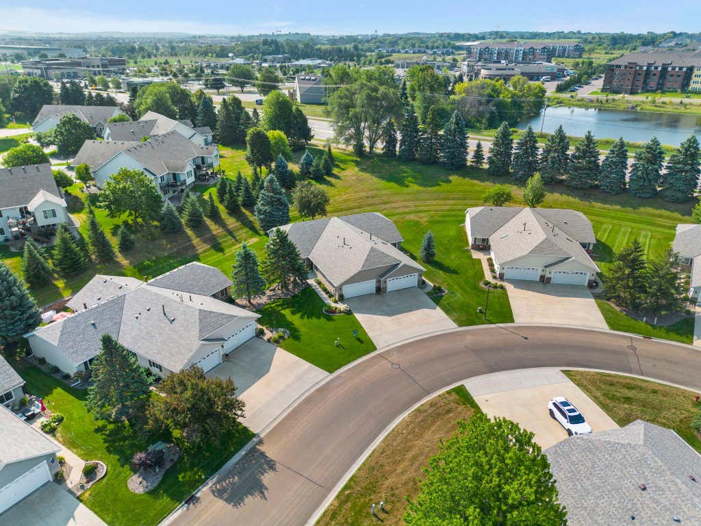 Photo of 7632 Newbury Road, Woodbury, MN 55125 (MLS # 7111226)