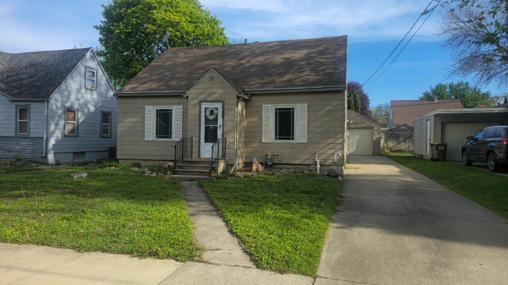 Photo of 1322 Dunham Street, Albert Lea, MN 56007 (MLS # 7086199)