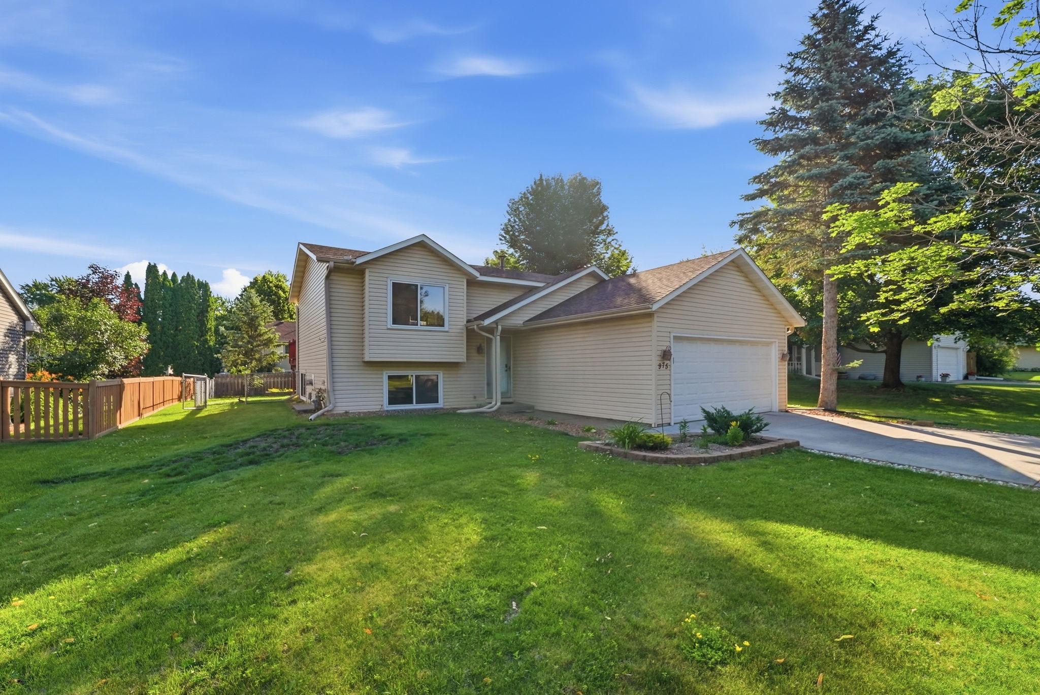 Photo 1 of 39 — 975 Savannah Road, Eagan, MN 55123