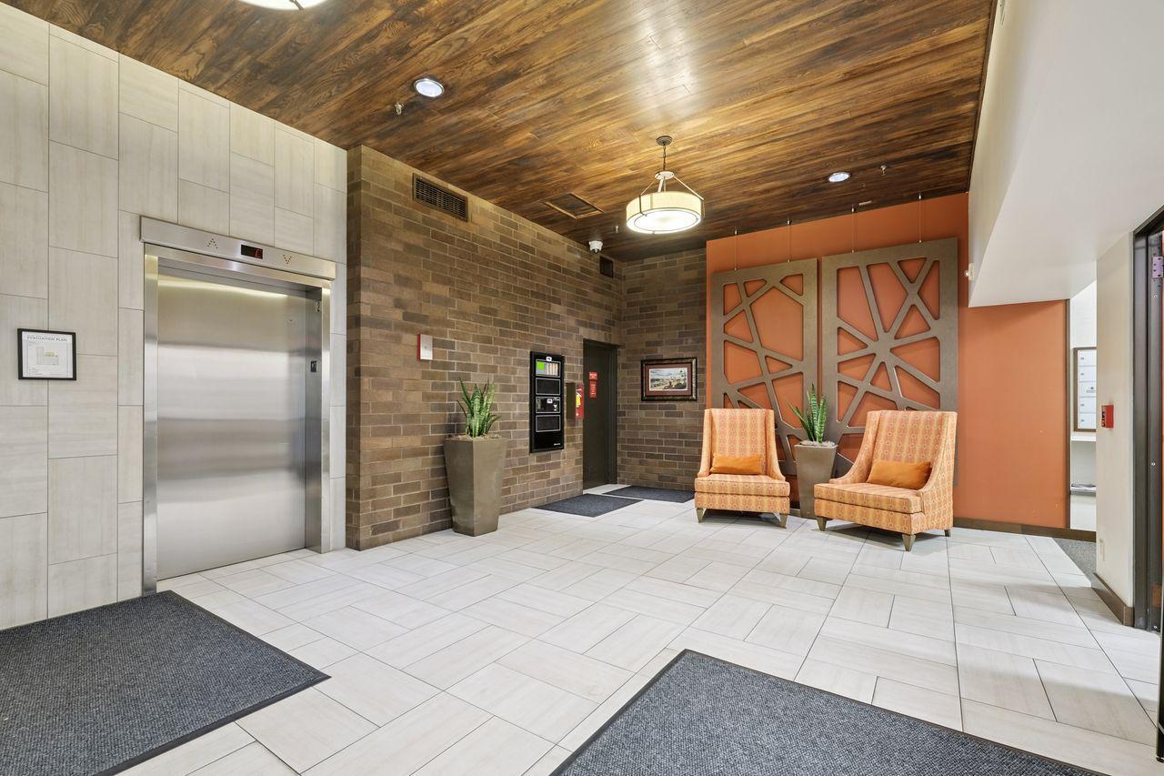 26 10th Street W 1005