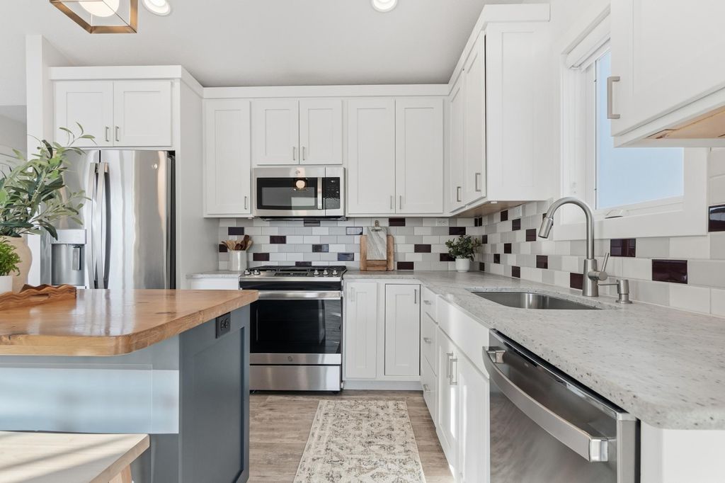 Photo of 2008 Lakepark Avenue, Alexandria, MN 56308 (MLS # 6825382)