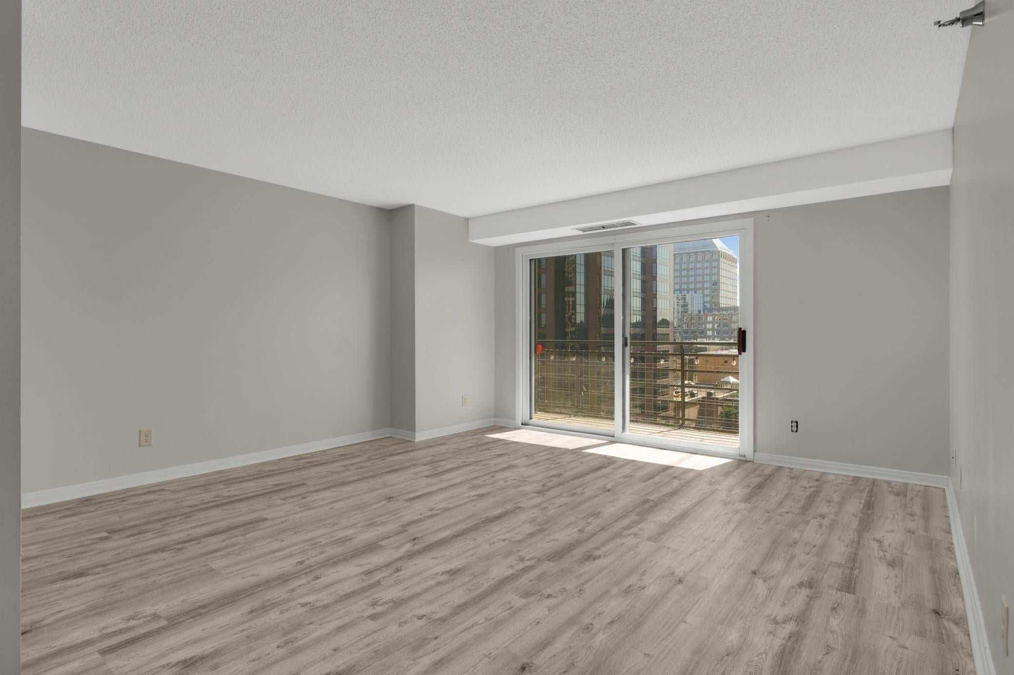 66 9th Street E 1305