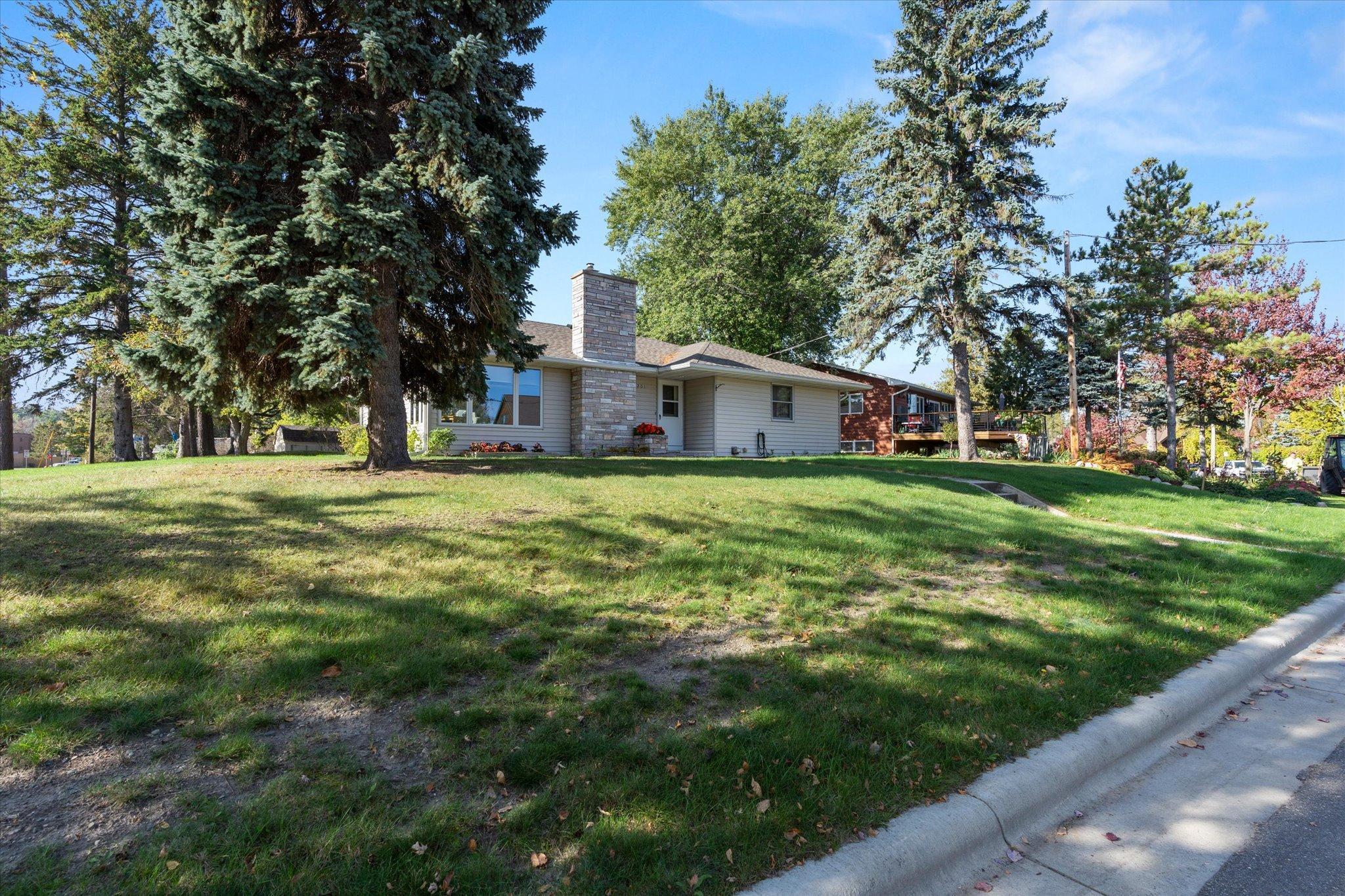 201 Cleveland Boulevard W