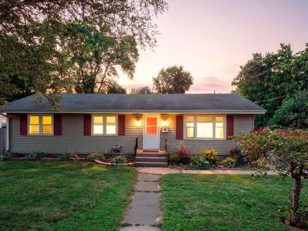 Photo of 135 Davis Street S, Cambridge, MN 55008 (MLS # 7142019)
