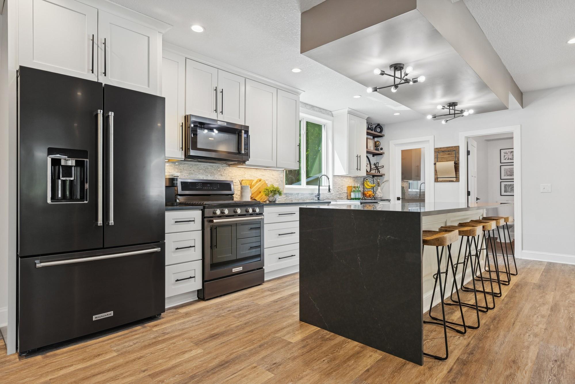 406 Mulberry Street W