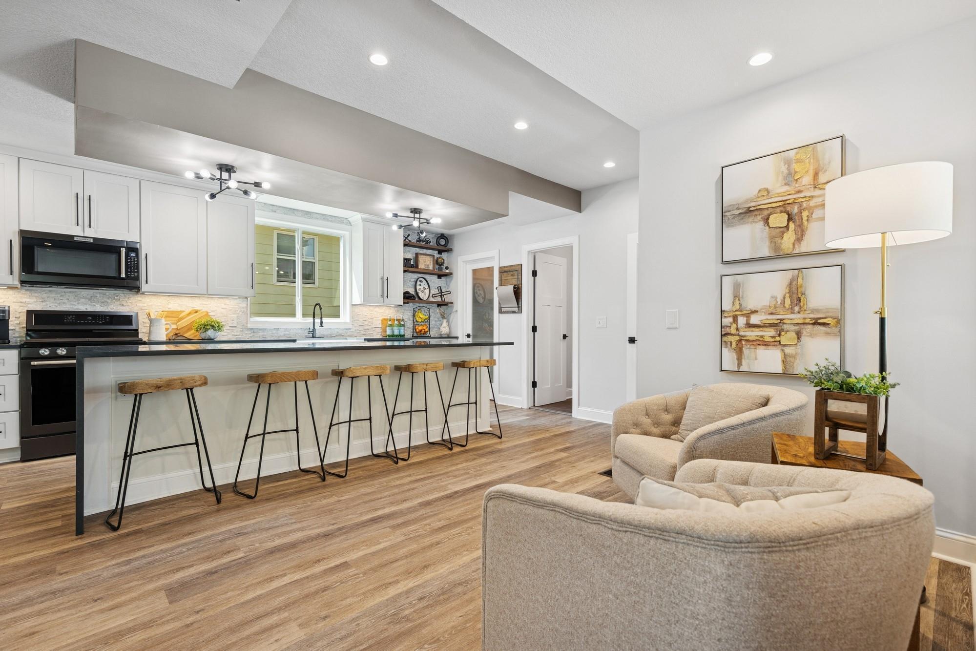 406 Mulberry Street W