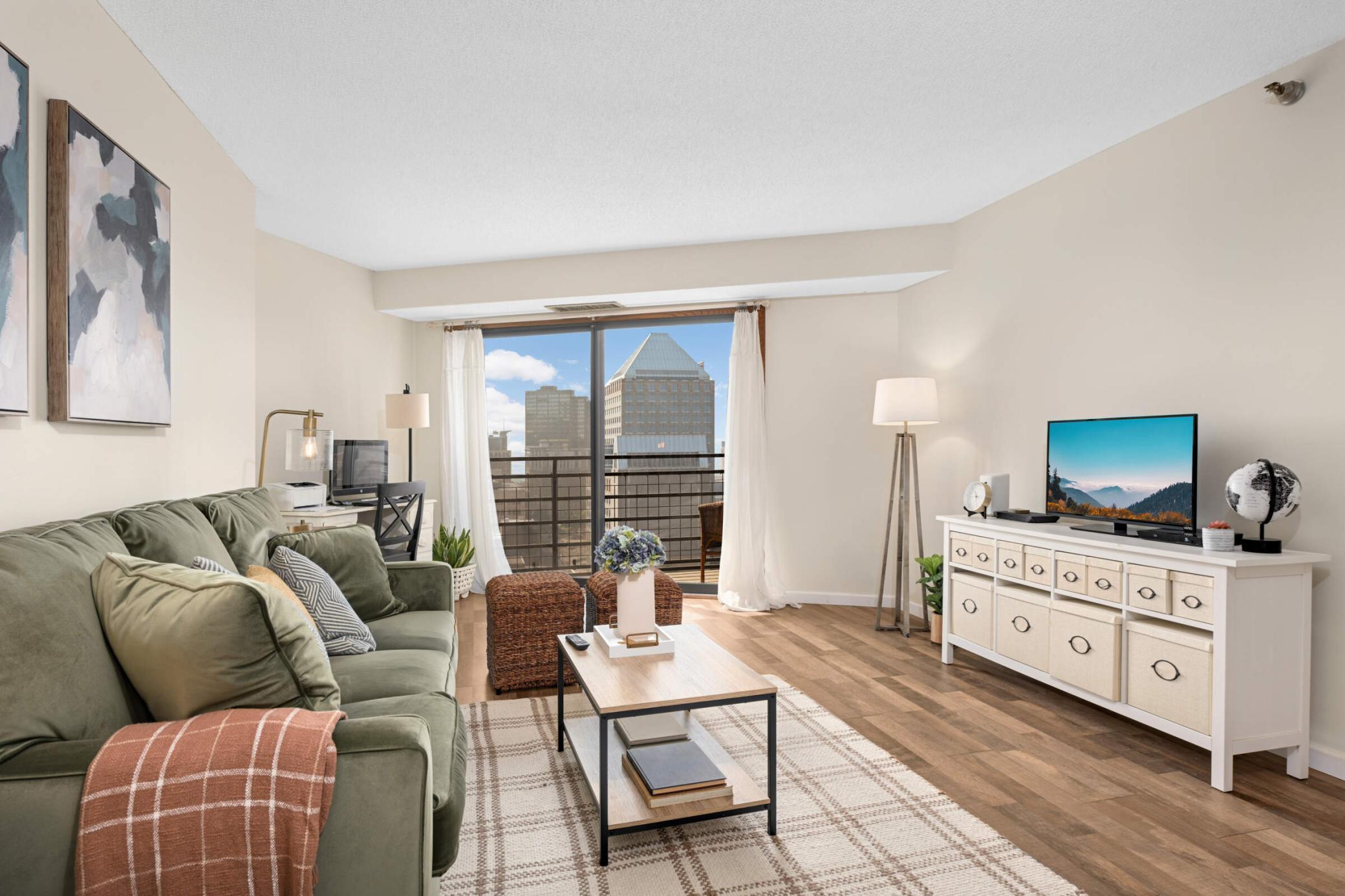 26 10th Street W 1705