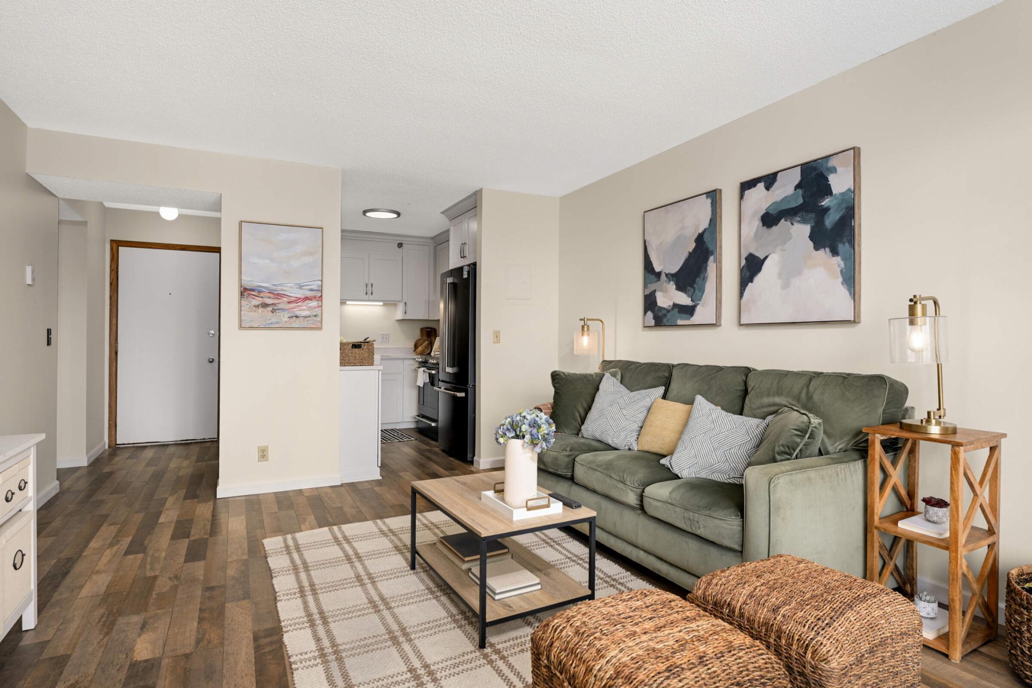 26 10th Street W 1705