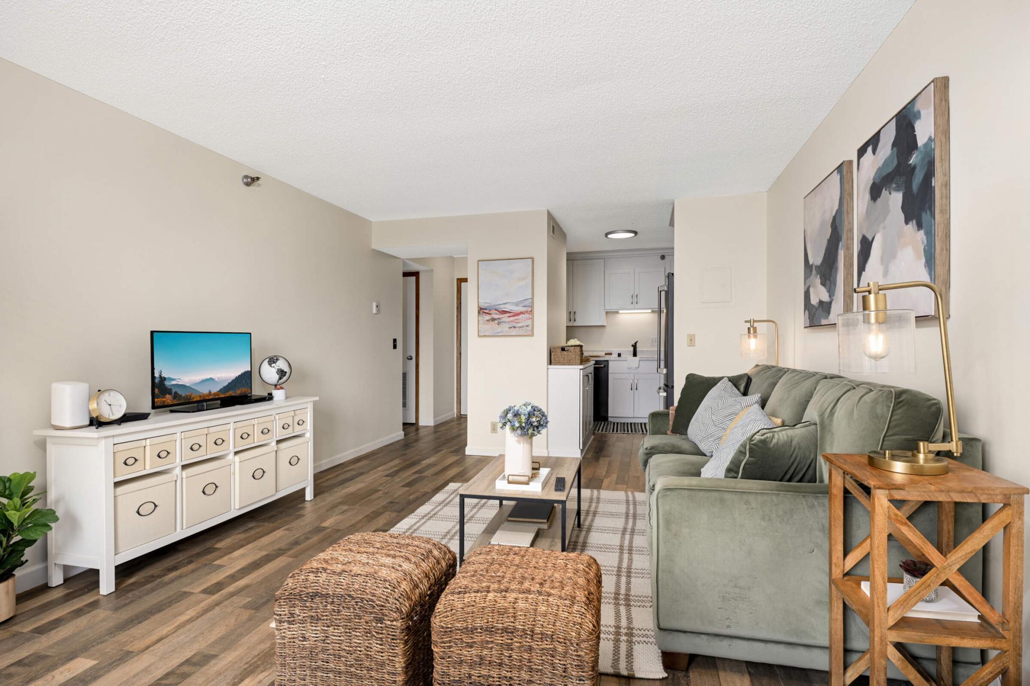 26 10th Street W 1705