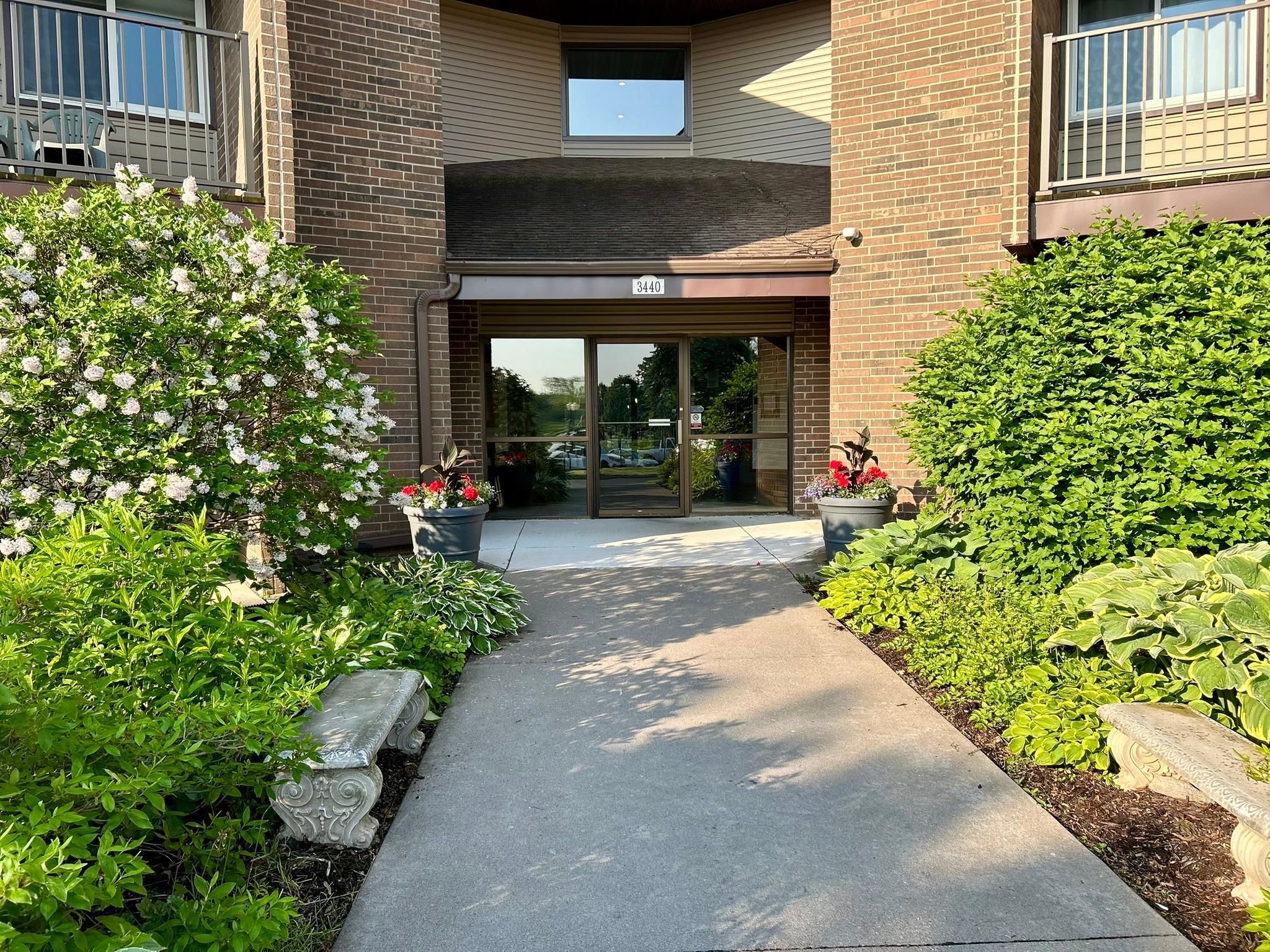 3440 Golfview Drive 123