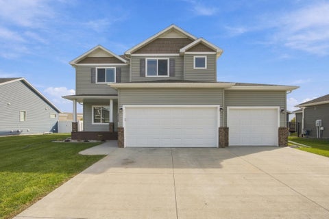 Photo of 2528 N Pond Drive E, West Fargo, ND 58078 (MLS # 7164245)