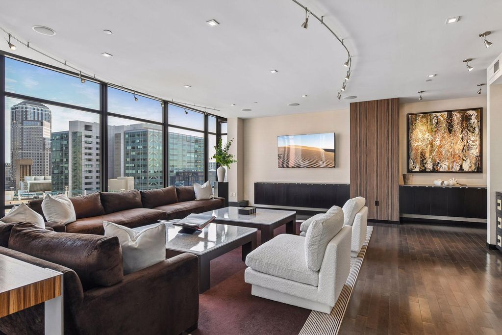 Photo of 201 S 11th Street #1120, Minneapolis, MN 55403 (MLS # 6799097)