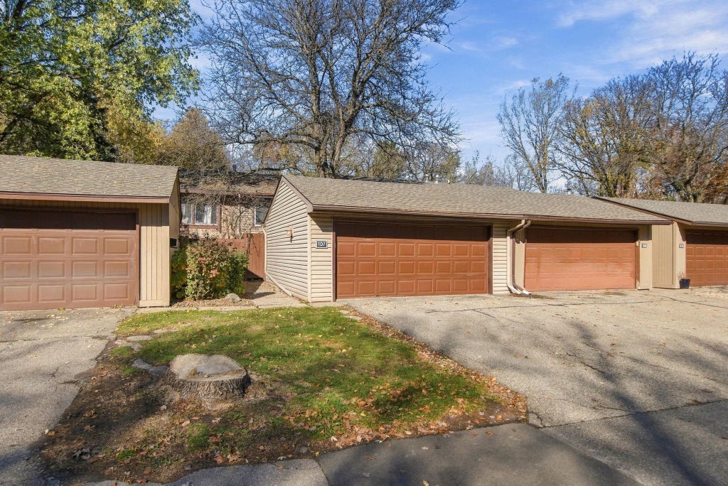 Photo of 107 River Woods Lane, Burnsville, MN 55337 (MLS # 7167607)