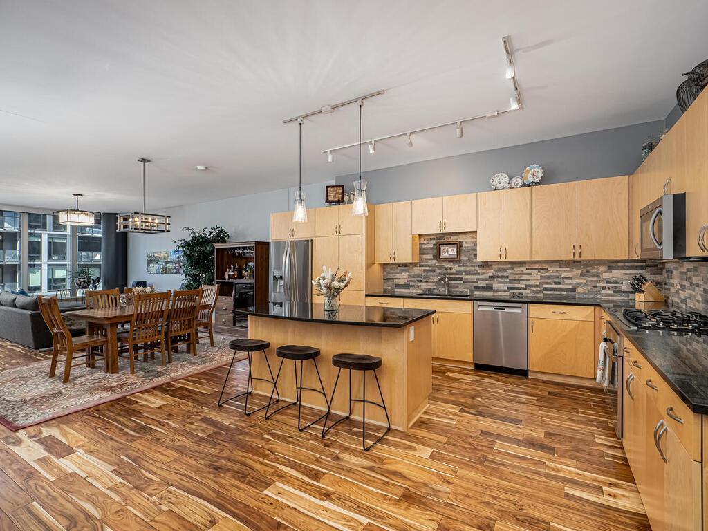 215 10th Avenue S 320