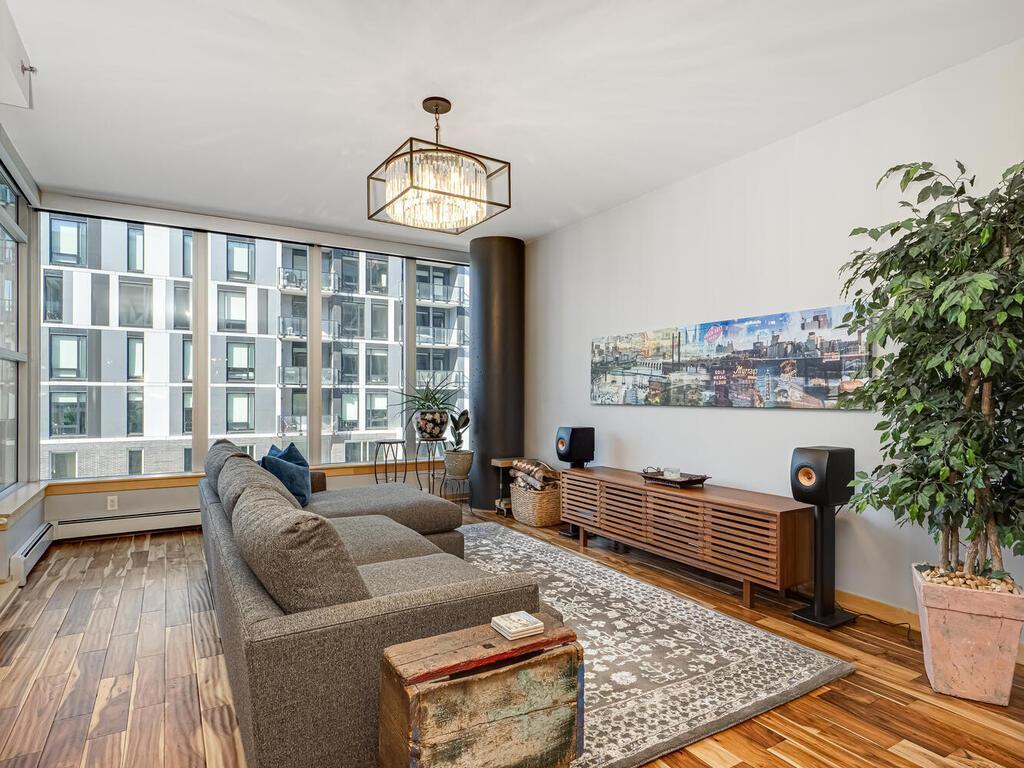 215 10th Avenue S 320