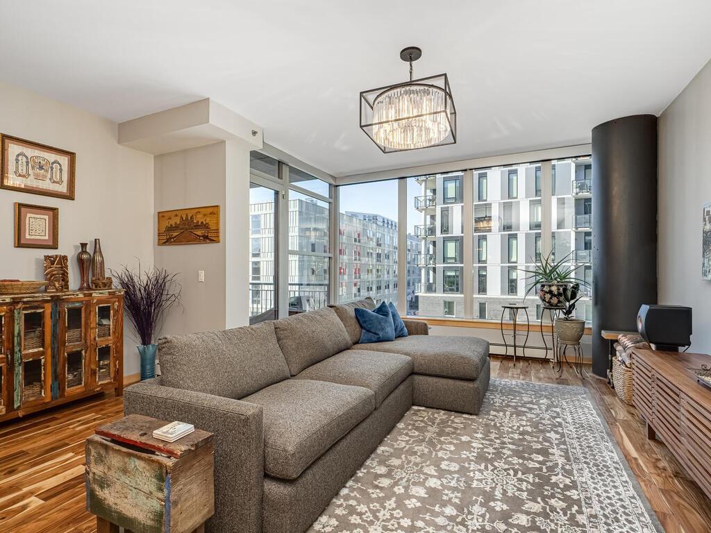 215 10th Avenue S 320