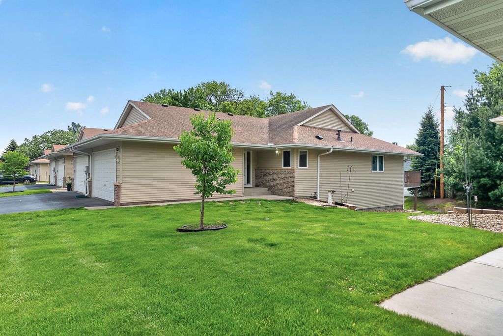 Photo of 833 White Oak Court, New Brighton, MN 55112 (MLS # 7078468)