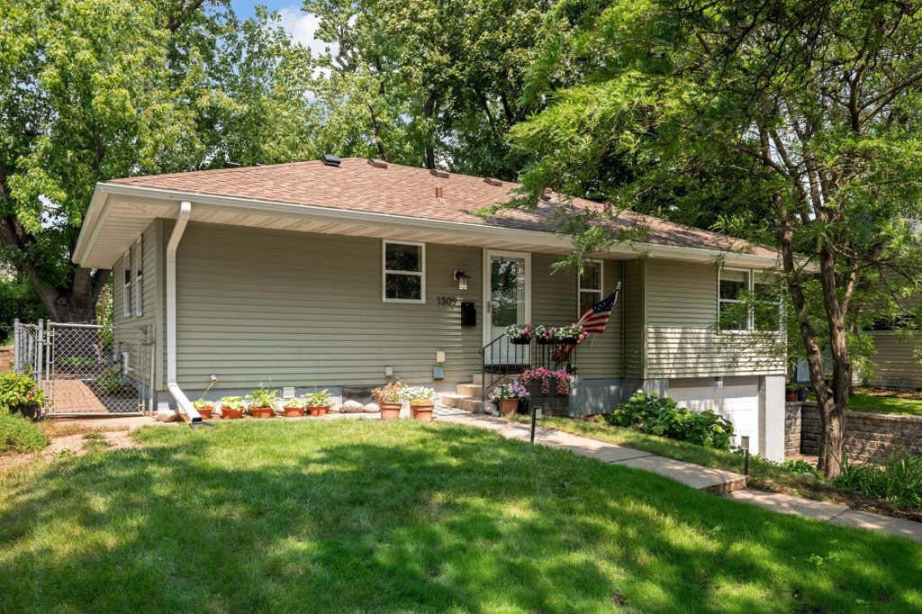 Photo of 1309 Kilmer Avenue, Saint Louis Park, MN 55426 (MLS # 7100197)