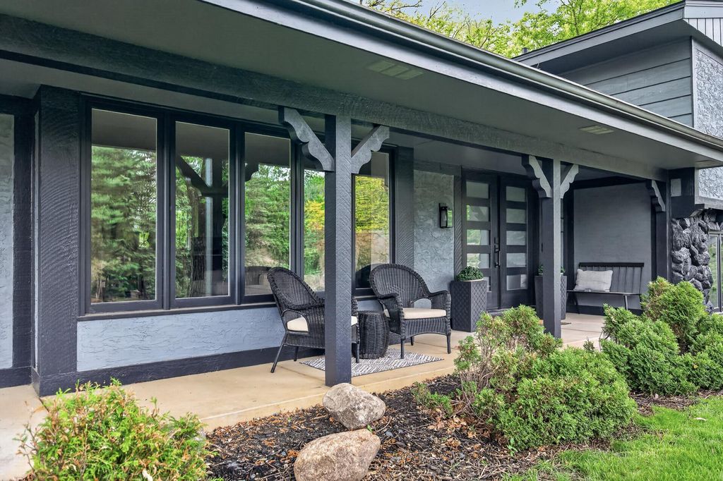Photo of 2841 Mayfield Road, Minnetonka, MN 55391 (MLS # 7076072)