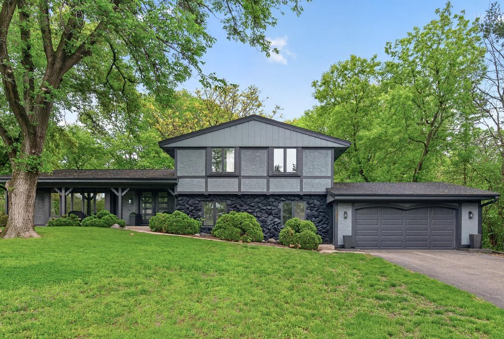 Photo of 2841 Mayfield Road, Minnetonka, MN 55391 (MLS # 7076072)