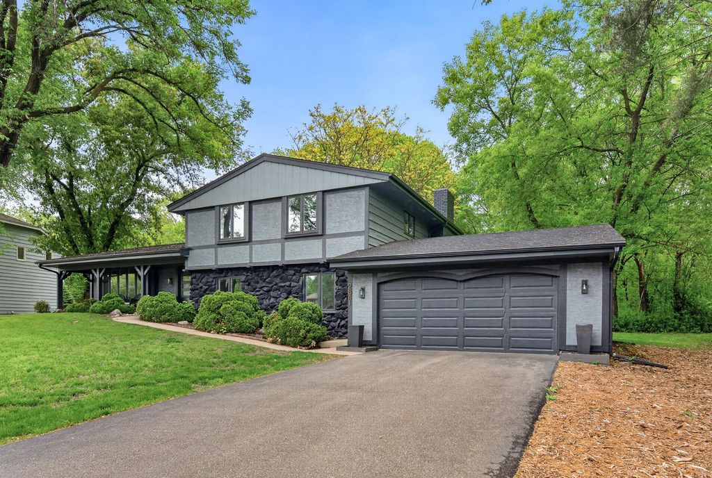 Photo of 2841 Mayfield Road, Minnetonka, MN 55391 (MLS # 7076072)