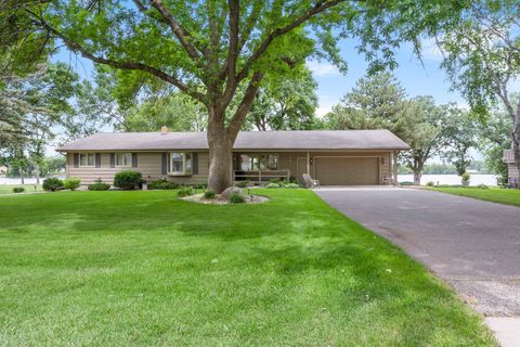 Photo of 830 Lakewood Drive SW, Hutchinson, MN 55350 (MLS # 7097644)