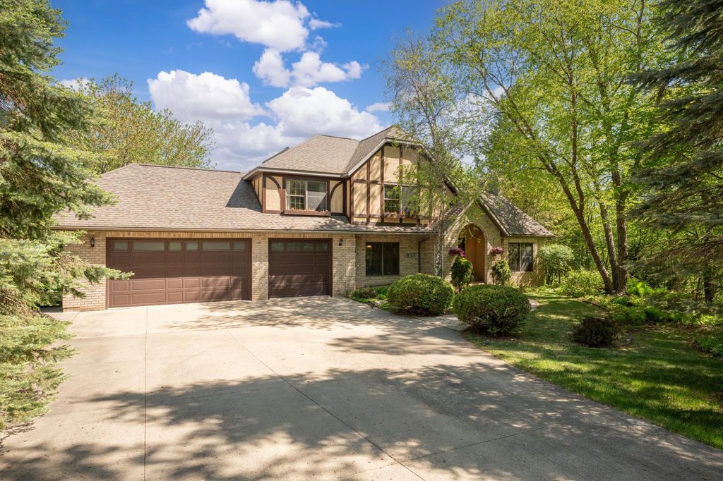 Photo of 1937 Sagewood Court NW, Rochester, MN 55901 (MLS # 7022590)