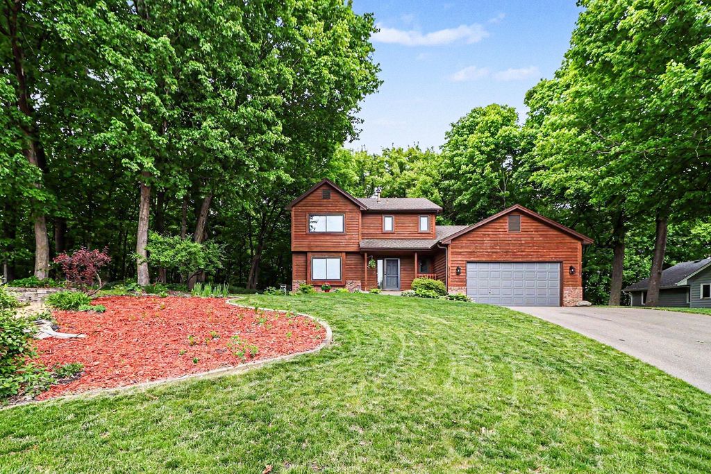 Photo of 2714 Shadow Wood Court, Chaska, MN 55318 (MLS # 7022393)