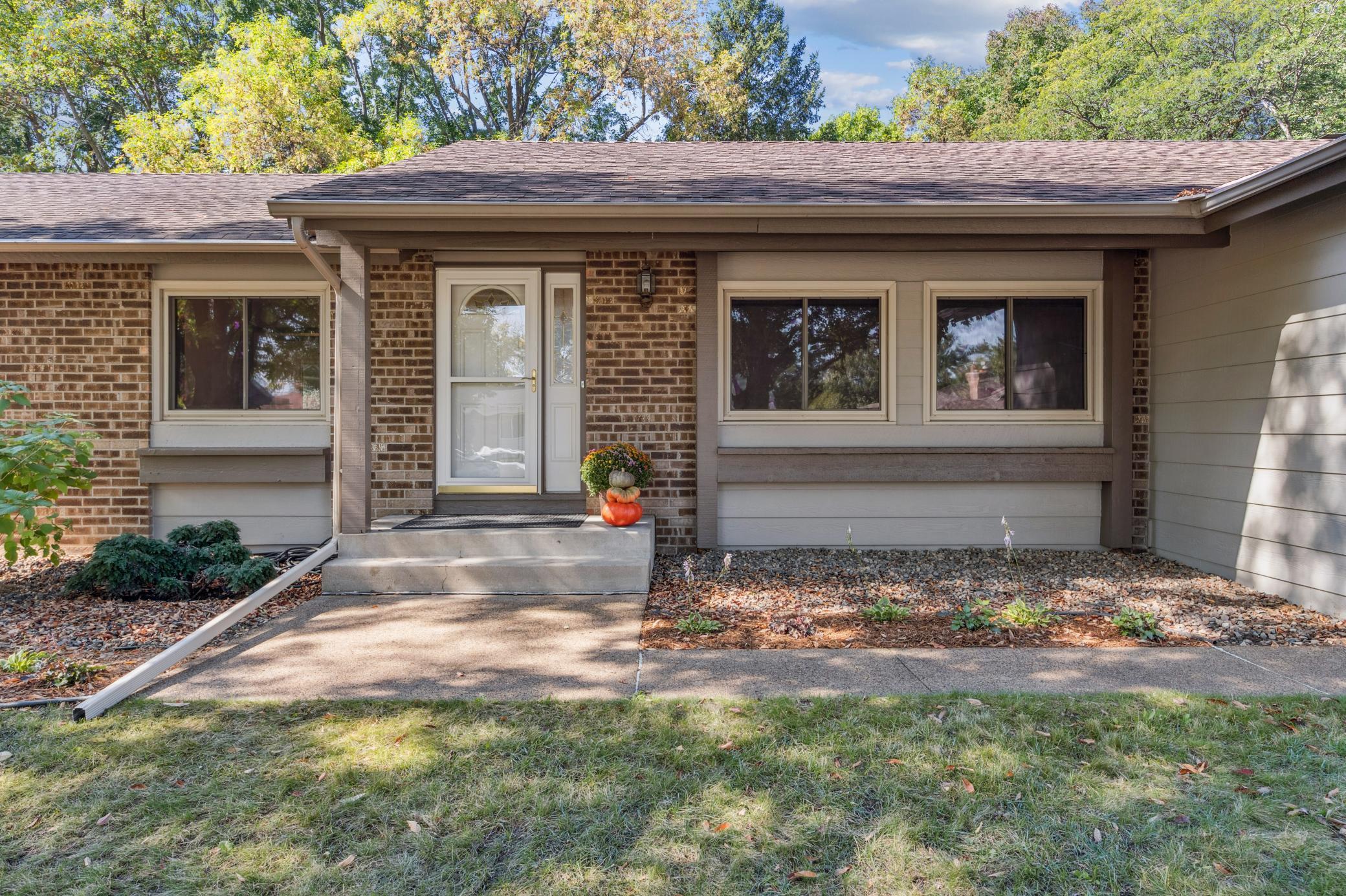 10456 Cavell Avenue S