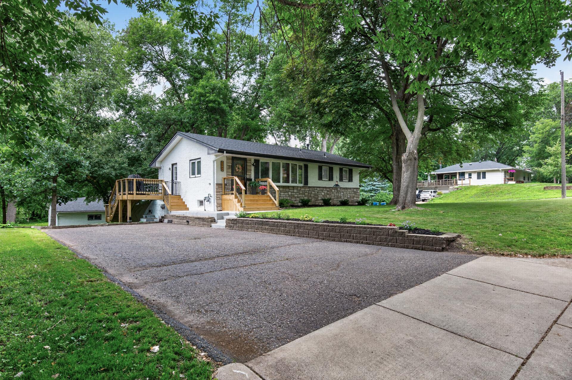 3249 Scott Avenue N - Photo 3