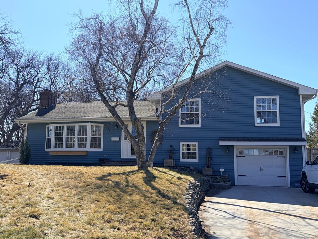 Photo of 2164 Overlook Drive, Bloomington, MN 55431 (MLS # 7037326)