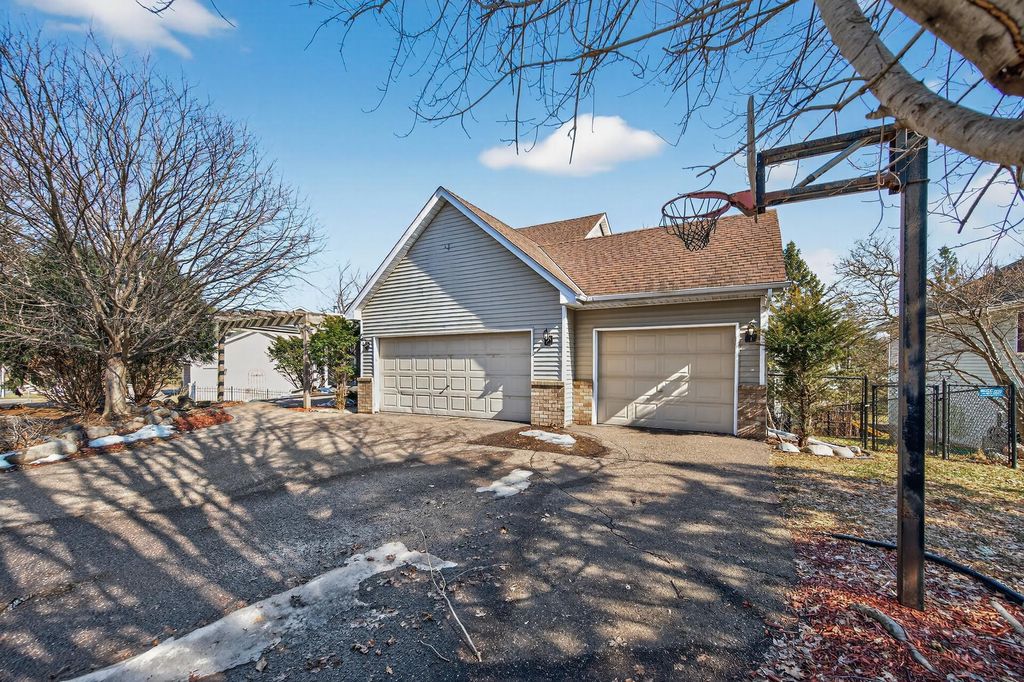 Photo of 2970 Western Avenue N, Roseville, MN 55113 (MLS # 7052083)