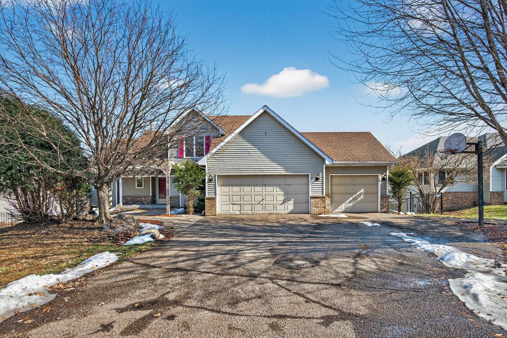 Photo of 2970 Western Avenue N, Roseville, MN 55113 (MLS # 7052083)