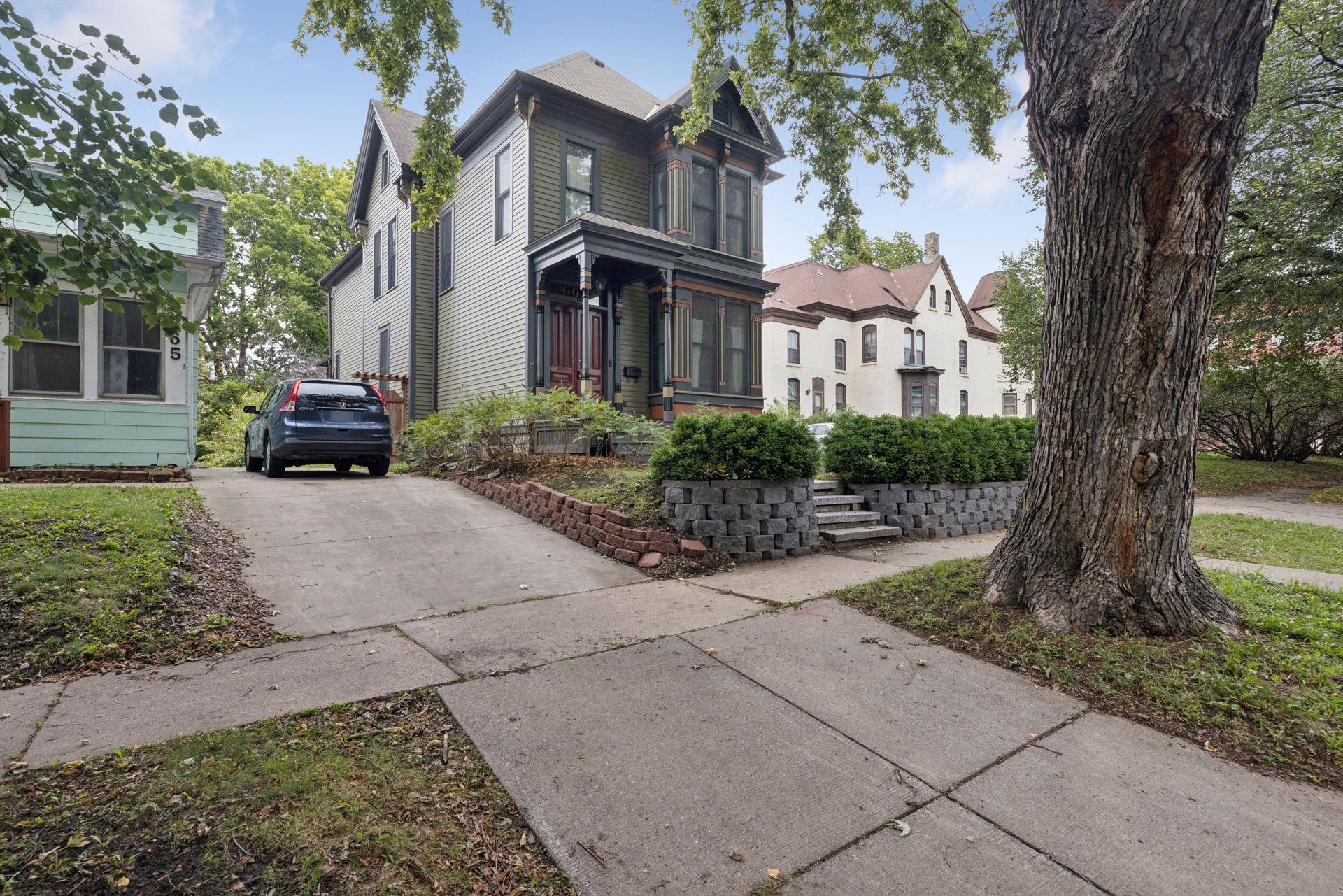 667 5th Street E