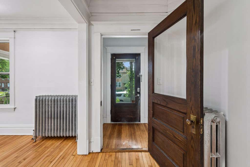 Photo of 2121 Harriet Avenue, Minneapolis, MN 55405 (MLS # 7011221)