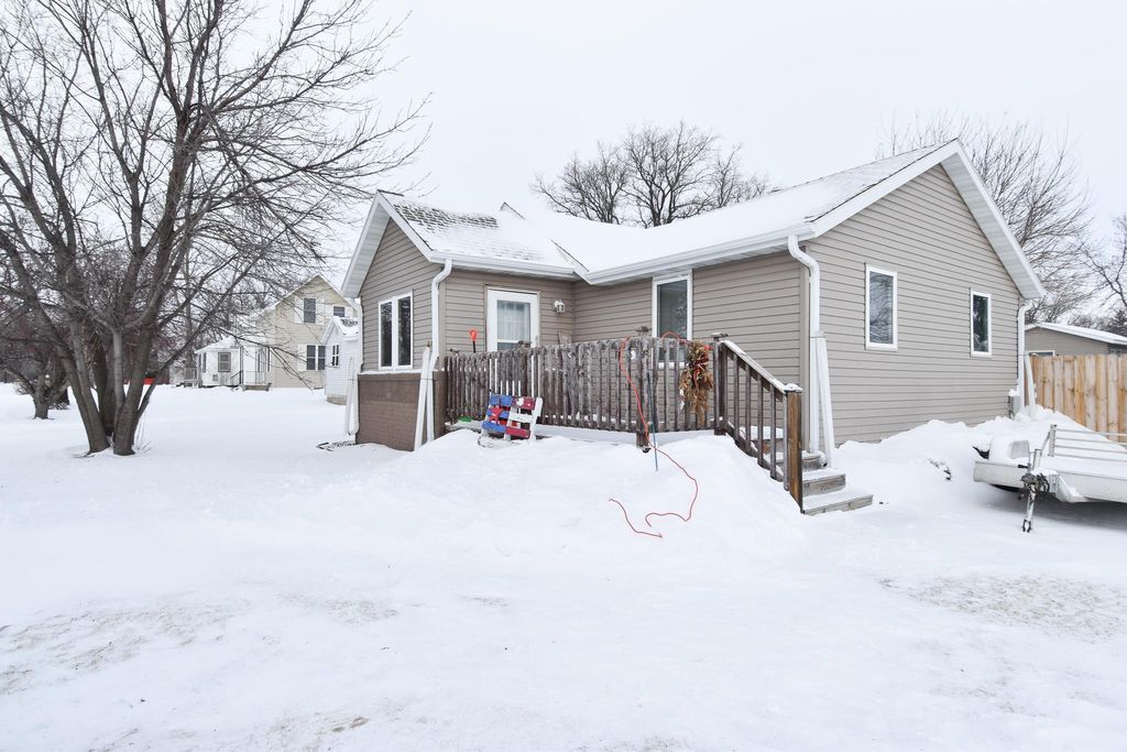 Photo of 412 Kinney Avenue N, Thief River Falls, MN 56701 (MLS # 7012304)