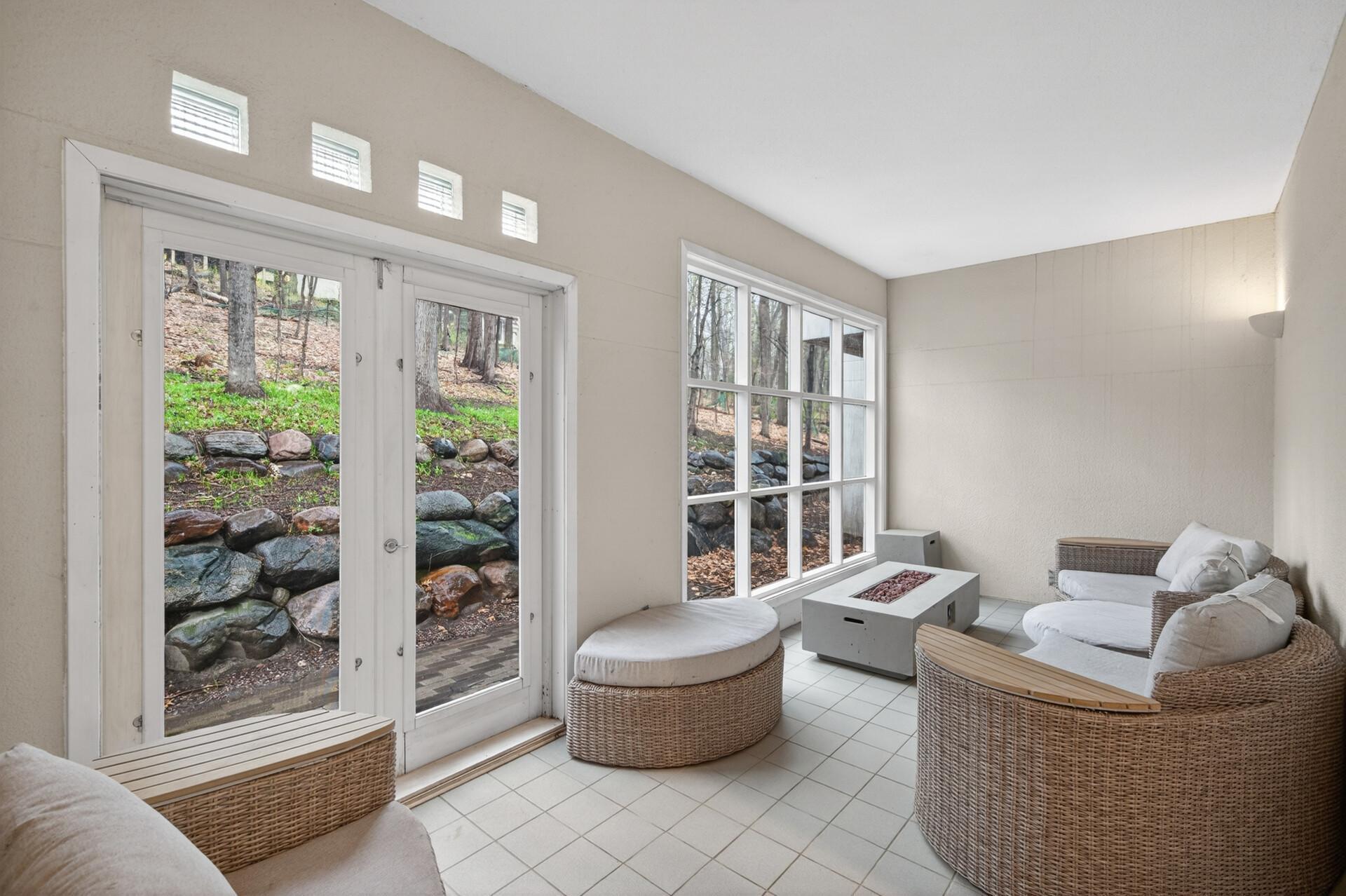 Excelsior, Minnesota, 55331, United States, 4 Bedrooms Bedrooms, ,4 BathroomsBathrooms,Residential,Active,2038627