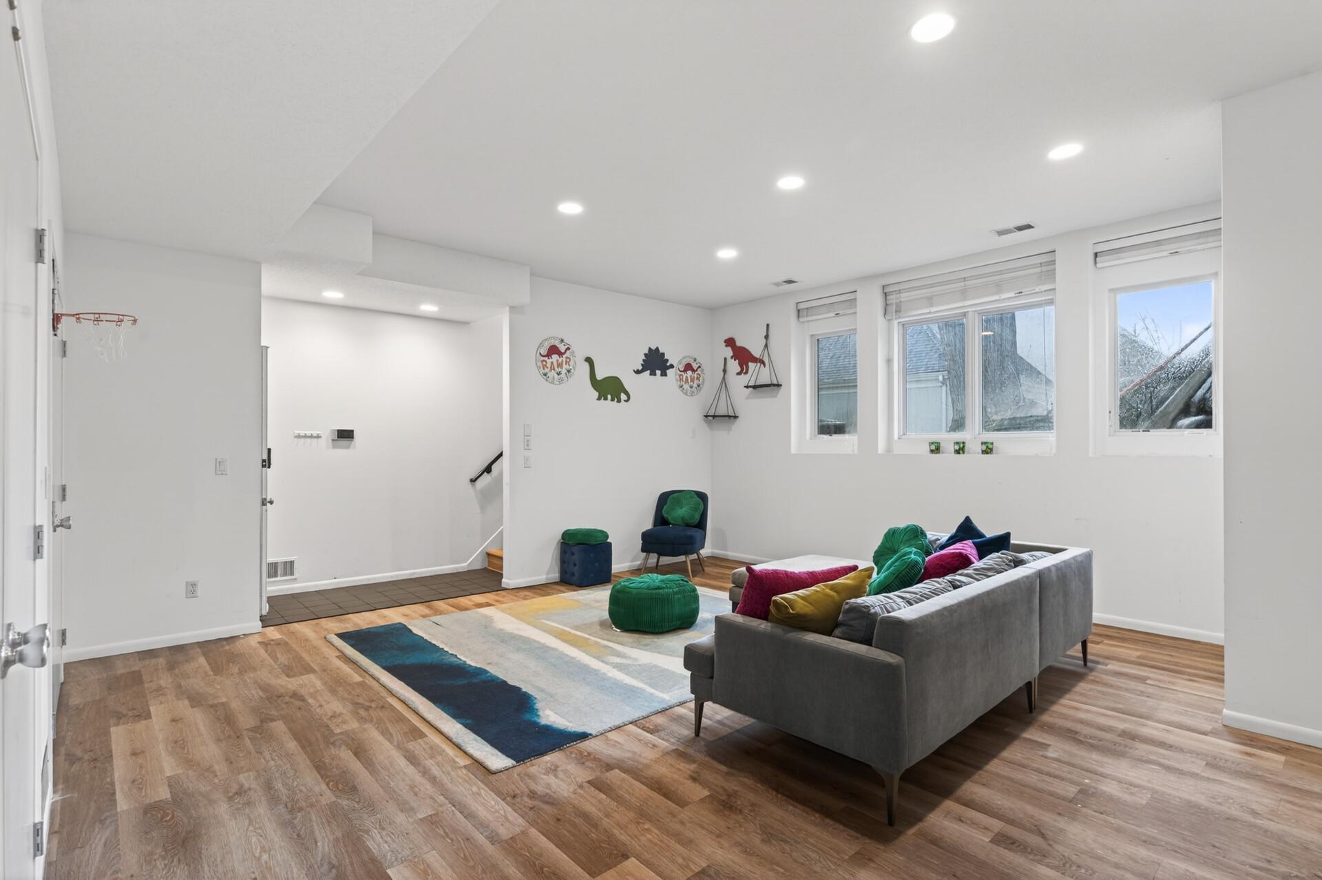 Excelsior, Minnesota, 55331, United States, 4 Bedrooms Bedrooms, ,4 BathroomsBathrooms,Residential,Active,2038627