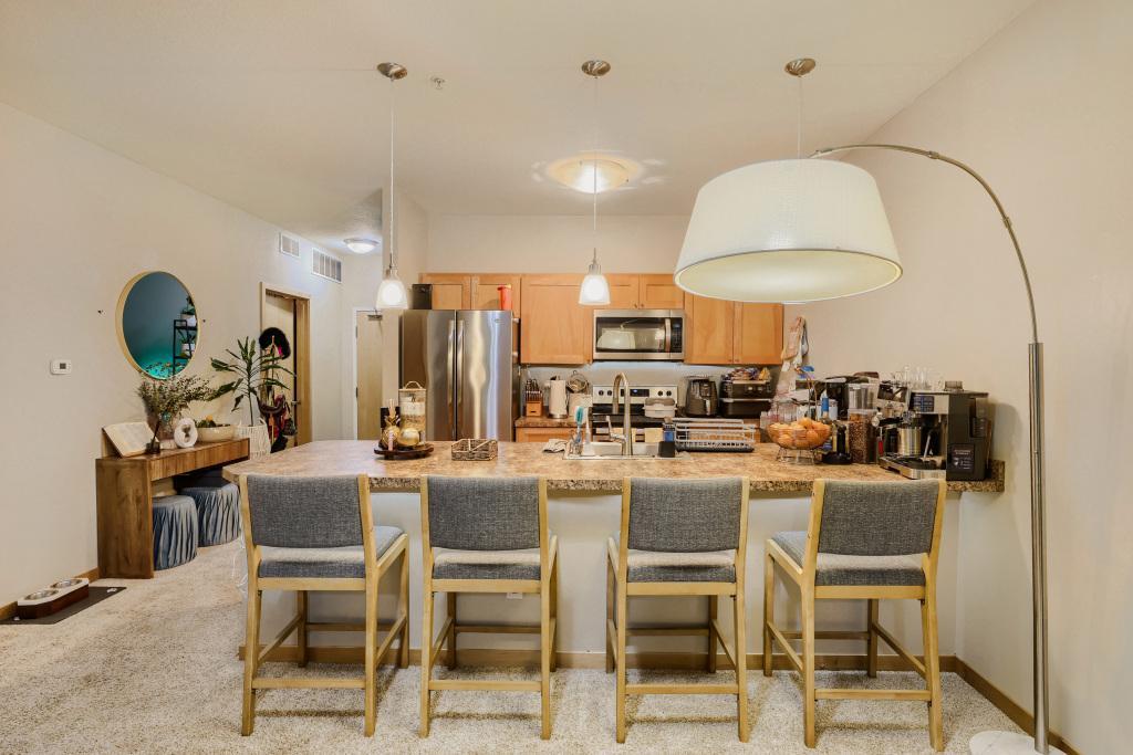 2850 Cedar Avenue S 202