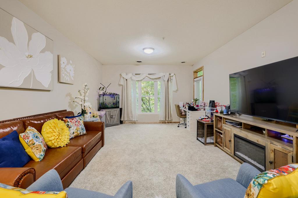2850 Cedar Avenue S 202