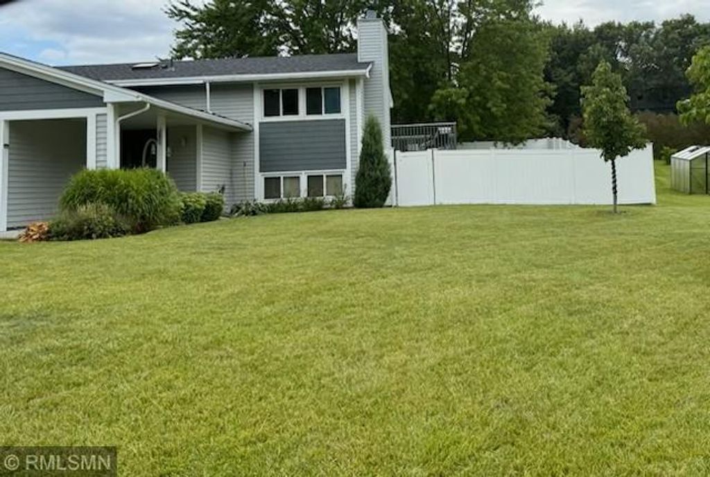 Photo of 11325 51st Avenue N, Plymouth, MN 55442 (MLS # 7016552)