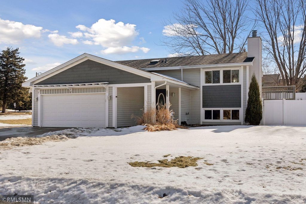 Photo of 11325 51st Avenue N, Plymouth, MN 55442 (MLS # 7016552)