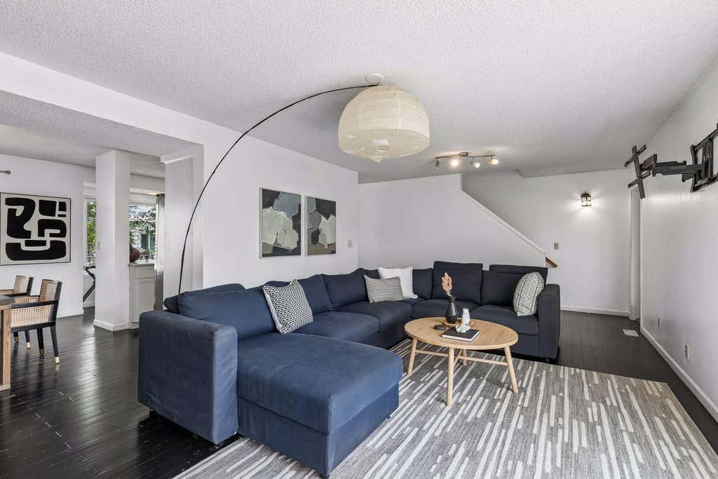 Photo of 925 Dartmouth Ave SE, Minneapolis, MN 55414 (MLS # 7127734)