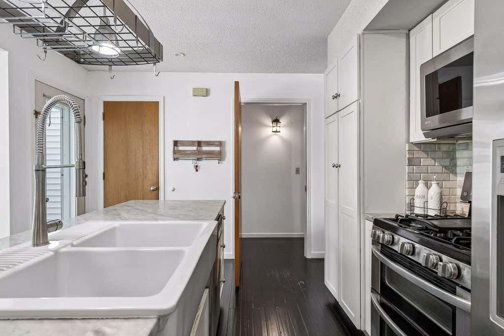 Photo of 925 Dartmouth Ave SE, Minneapolis, MN 55414 (MLS # 7127734)