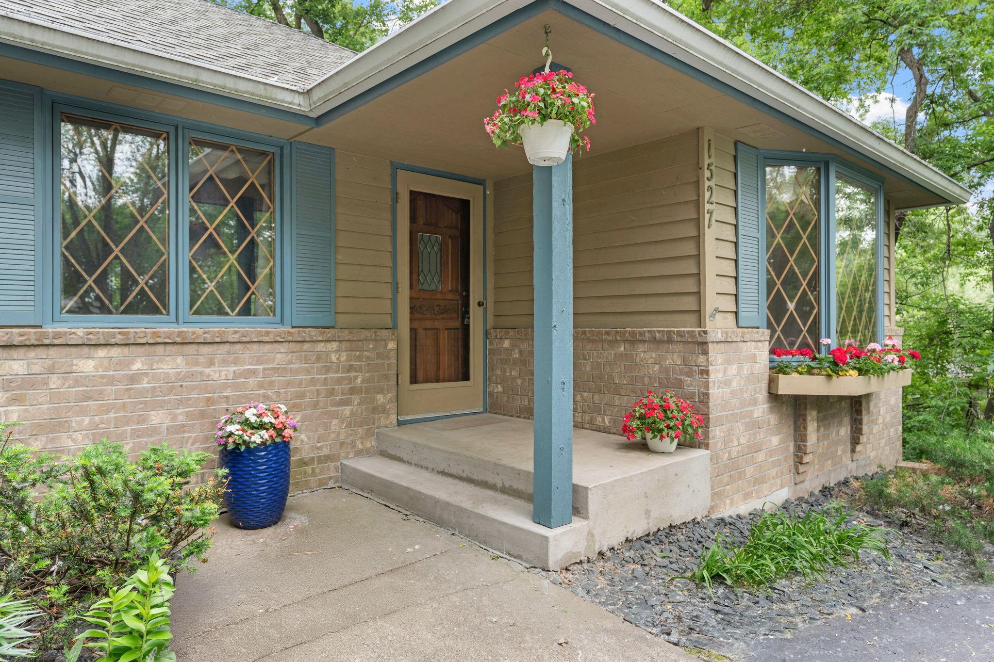 1527 Clarendon Drive